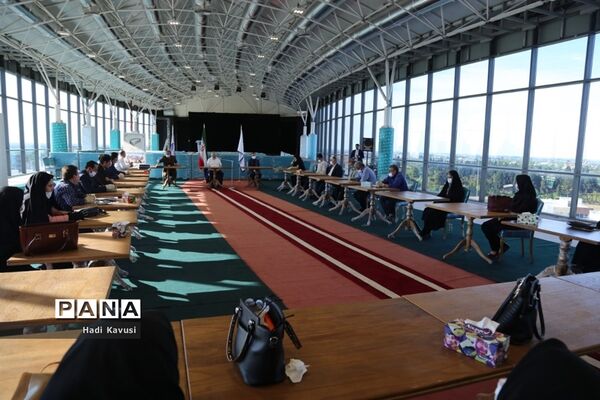 جلسه ستاد راهبردی بنیاد فرهنگی آرش و تجلیل از مدیر نمونه استانی در میاندرود