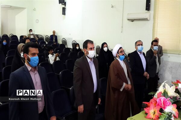 برگزاری همایش تجلیل از معلمان نمونه در شهرستان کازرون