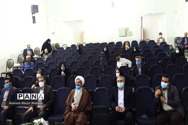 برگزاری همایش تجلیل از معلمان نمونه در شهرستان کازرون
