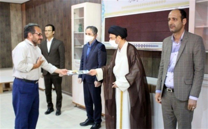 20  نفر از فرهنگیان شهرستان دیر تجلیل شدند