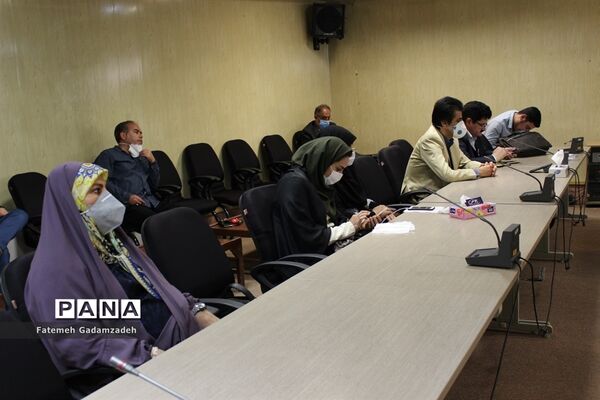 نشست مشترک فرماندار اسلامشهر با روسای شوراهای اسلامی