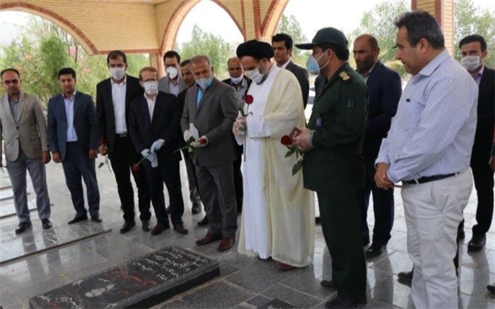 تجدید میثاق با شهید فرهنگى قنبر قنبرى و تجلیل از خانواده شهید