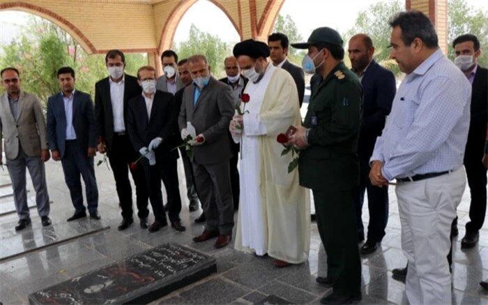 تجدید میثاق با شهید فرهنگى قنبر قنبرى و تجلیل از خانواده شهید