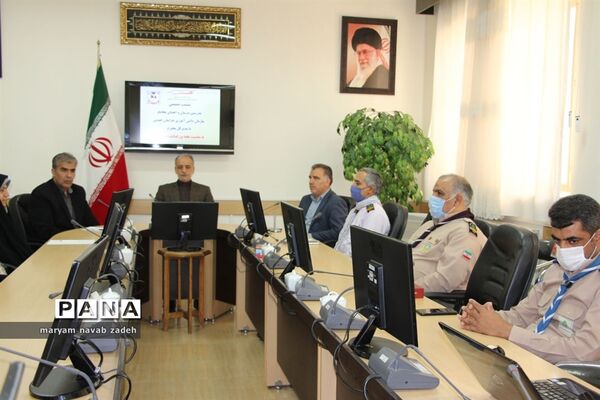 نشست صمیمی مدیرکل آموزش و پرورش خراسان جنوبی با مدرسان و مربیان و اعضای مجامع دانش‌آموزی