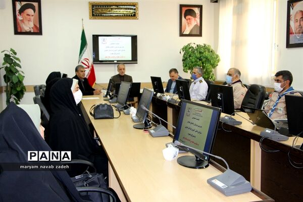 نشست صمیمی مدیرکل آموزش و پرورش خراسان جنوبی با مدرسان و مربیان و اعضای مجامع دانش‌آموزی
