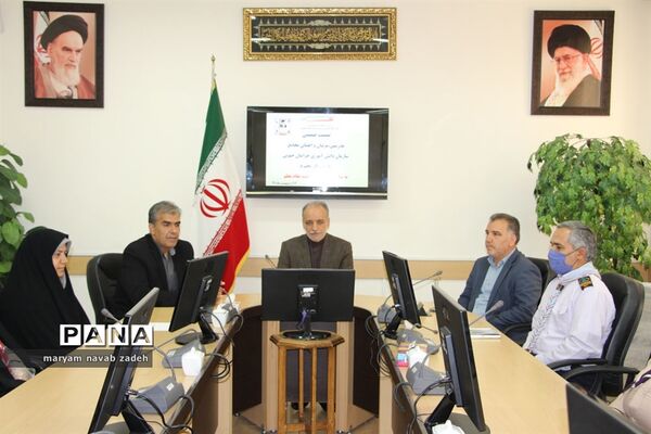 نشست صمیمی مدیرکل آموزش و پرورش خراسان جنوبی با مدرسان و مربیان و اعضای مجامع دانش‌آموزی