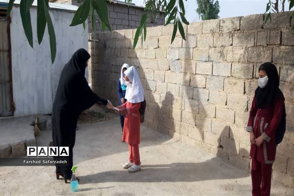 آموزش دانش‌آموزان عشایر همچنان ادامه دارد