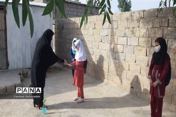 آموزش دانش‌آموزان عشایر همچنان ادامه دارد