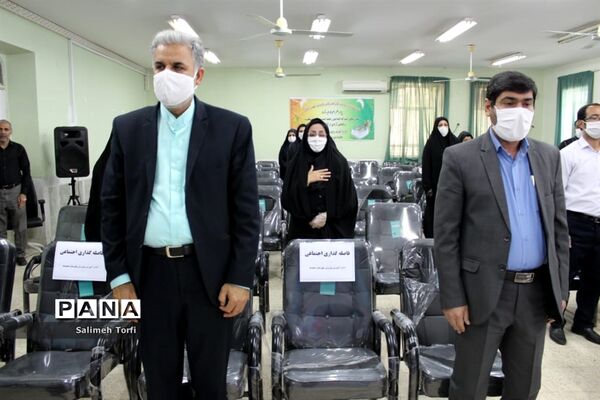 تقدیر ازمدیران و معلمان نمونه شهرستان حمیدیه با حفظ رعایت  فاصله اجتماعی