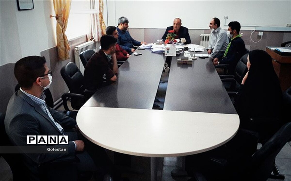 دیدار اعضای شورای دانش آموزی بندرگز با مدیر اداره آموزش و پرورش این شهرستان
