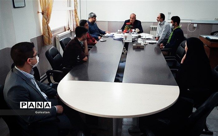 دیدار اعضای شورای دانش آموزی بندرگز با مدیر اداره آموزش و پرورش این شهرستان