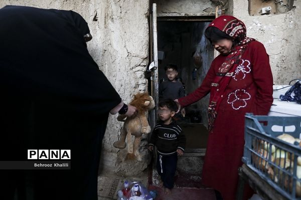 پخت و توزیع غذا درماه مبارک رمضان برای افراد نیازمند