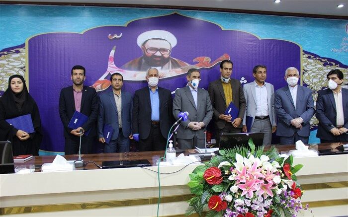 5 نفر از معلمان نمونه کهگیلویه و بویراحمد  به نمایندگی از 14 هزار معلم استان تجلیل شدند
