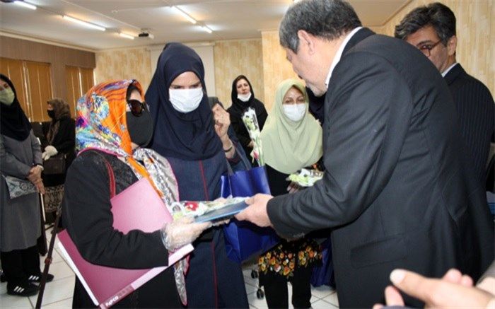 تقدیر از پیشکسوتان سازمان آموزش و پرورش استثنایی در پنجمین روز هفته معلم