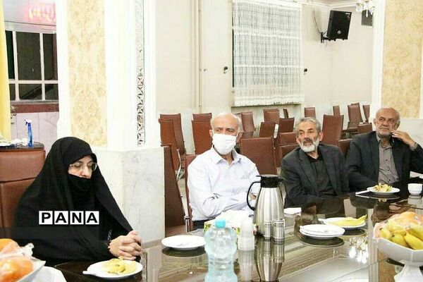نشست صمیمانه معاون عمرانی وزیر آموزش و پرورش با مجمع خیرین مدرسه ساز قزوین