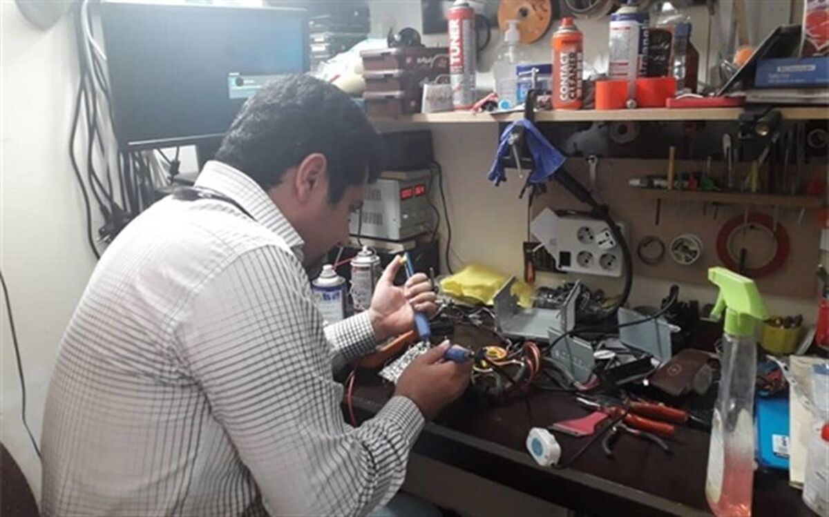 معلم گچسارانی با کمک خیرین و با سفر به روستاها و عشایر مدارس را تجهیز می کند