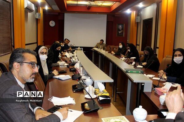 اولین جلسه کارگروه آموزشی مدیران منتخب مقطع ابتدایی در اداره‌کل شهرستان‌های استان تهران