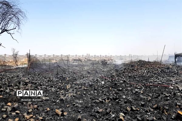 آتش سوزی گسترده  در انبار ضایعات پلاستیکی منطقه ملاشیه اهواز