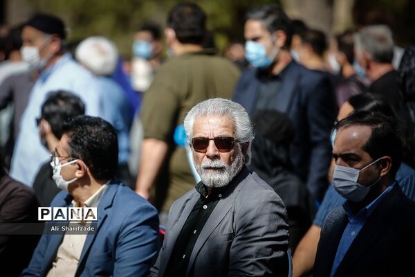 مراسم تشییع مرحوم محمدعلی کشاورز