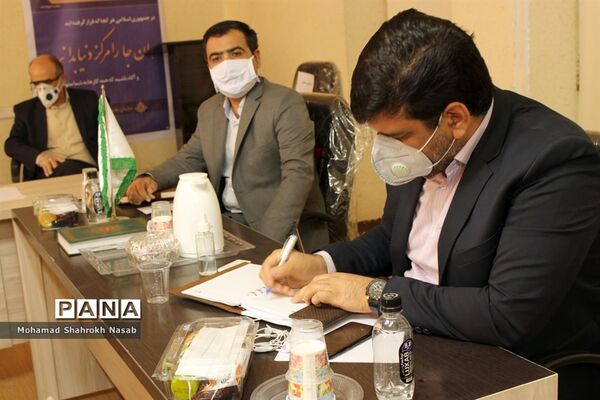 نشست کارگروه ساماندهی و نظارت بر تهیه  و توزیع لباس فرم دانش‌آموزان  خوزستان