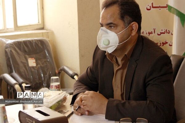 نشست کارگروه ساماندهی و نظارت بر تهیه  و توزیع لباس فرم دانش‌آموزان  خوزستان