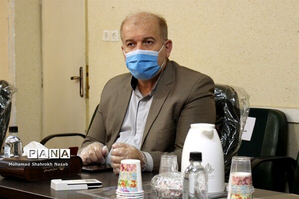 نشست کارگروه ساماندهی و نظارت بر تهیه  و توزیع لباس فرم دانش‌آموزان  خوزستان