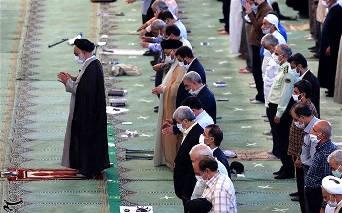 رعایت پروتکل‌های بهداشتی در نماز جمعه اصفهان به روایت تصاویر