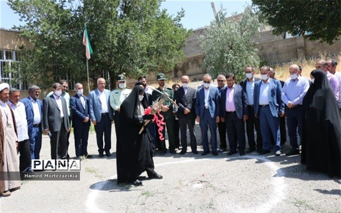 کلنگ‌زنی احداث دو باب مدرسه 6 کلاسه در روستاهای لیوار بالا و پایین شهرستان مرند