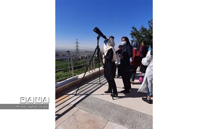 دانش آموزان منجم تهرانی در آخرین خورشید گرفتگی قرن