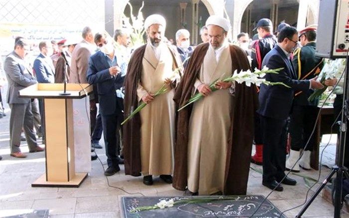 به مناسبت هفته قوه قضاییه مزار شهدای زنجان گلباران شد