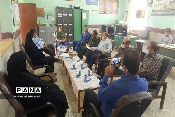 رزمایش کمک مومنانه دانش‌آموزان و فرهنگیان آب پخش