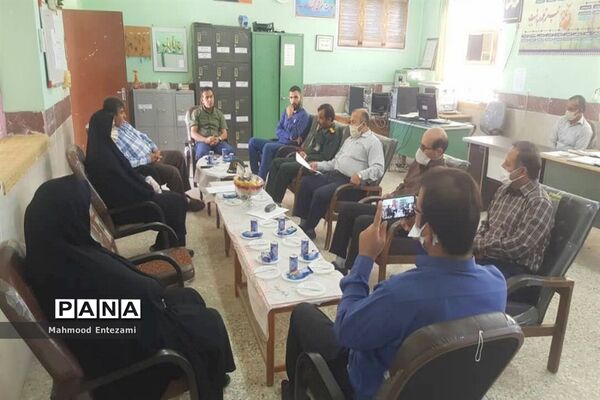 رزمایش کمک مومنانه دانش‌آموزان و فرهنگیان آب پخش