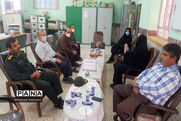 رزمایش کمک مومنانه دانش‌آموزان و فرهنگیان آب پخش