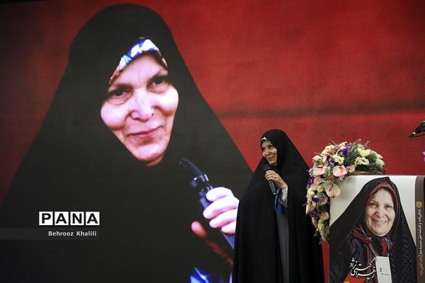 رونمایی  از کتاب زندگینامه بانو خیر مدرسه ساز زهرا گیتی نژاد