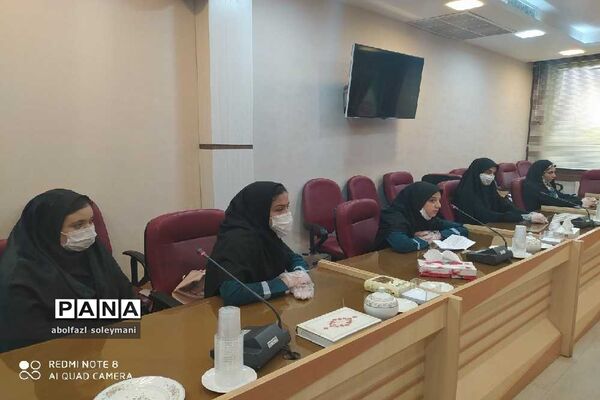 دیدار دانش آموزان دختر آوج با مشاور بانوان استانداری قزوین