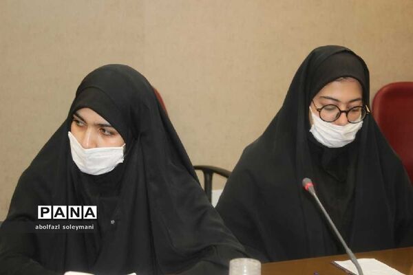 دیدار دانش آموزان دختر آوج با مشاور بانوان استانداری قزوین