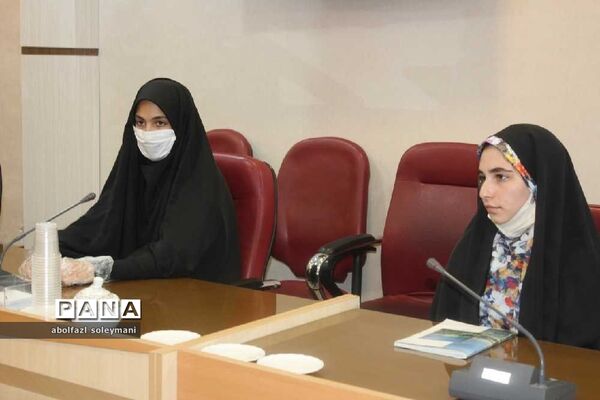 دیدار دانش آموزان دختر آوج با مشاور بانوان استانداری قزوین