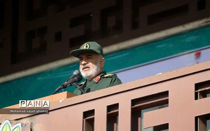 بازدید فرمانده کل سپاه از نمایشگاه دستاوردهای نزسا