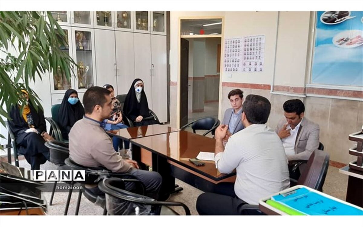 جلسه توجیهی دانش آموزان منتخب  مسابقات قرآن ،عترت و نماز ناحیه 2 بهارستان