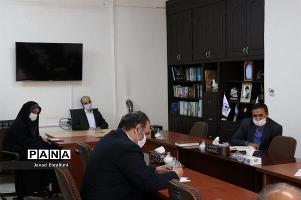 نشست ساماندهی لباس فرم دانش‌آموزی خراسان رضوی
