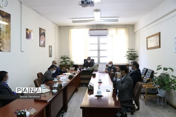 نشست ساماندهی لباس فرم دانش‌آموزی خراسان رضوی