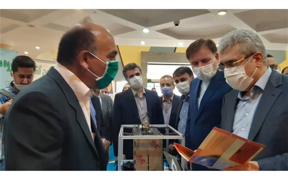 بازدید معاون رئیس جمهوری و استاندار از نمایشگاه دستاوردها و محصولات فناورانه دانشگاه گیلان