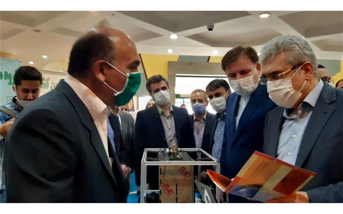 بازدید معاون رئیس جمهوری و استاندار از نمایشگاه دستاوردها و محصولات فناورانه دانشگاه گیلان