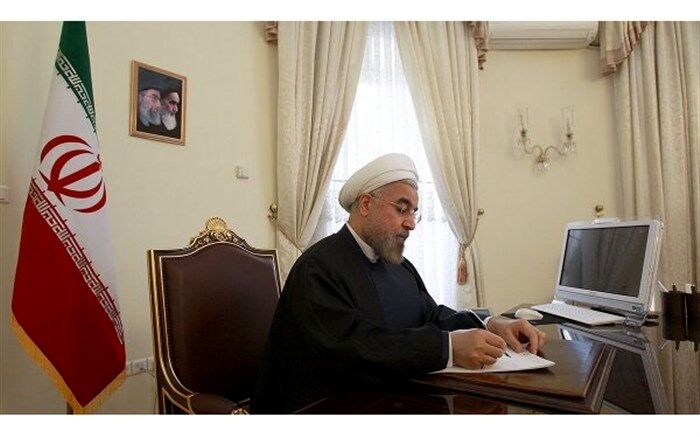برابر جهاد و فداکاری جنابعالی، مدیران، کارکنان، مهندسین و کارگران وزارت نیرو به قامت می‌ایستم