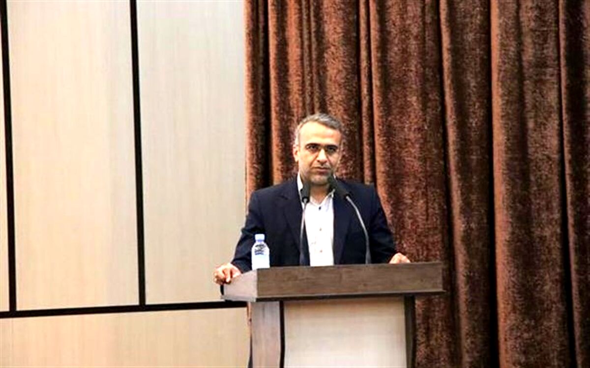 ملاک انتخاب قاضی و کارمند نمونه براساس خود اظهاری همکاران و بررسی نمرات ارزشیابی در کمیته ویژه انتخاب کارمند نمونه است