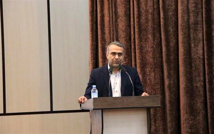 ملاک انتخاب قاضی و کارمند نمونه براساس خود اظهاری همکاران و بررسی نمرات ارزشیابی در کمیته ویژه انتخاب کارمند نمونه است