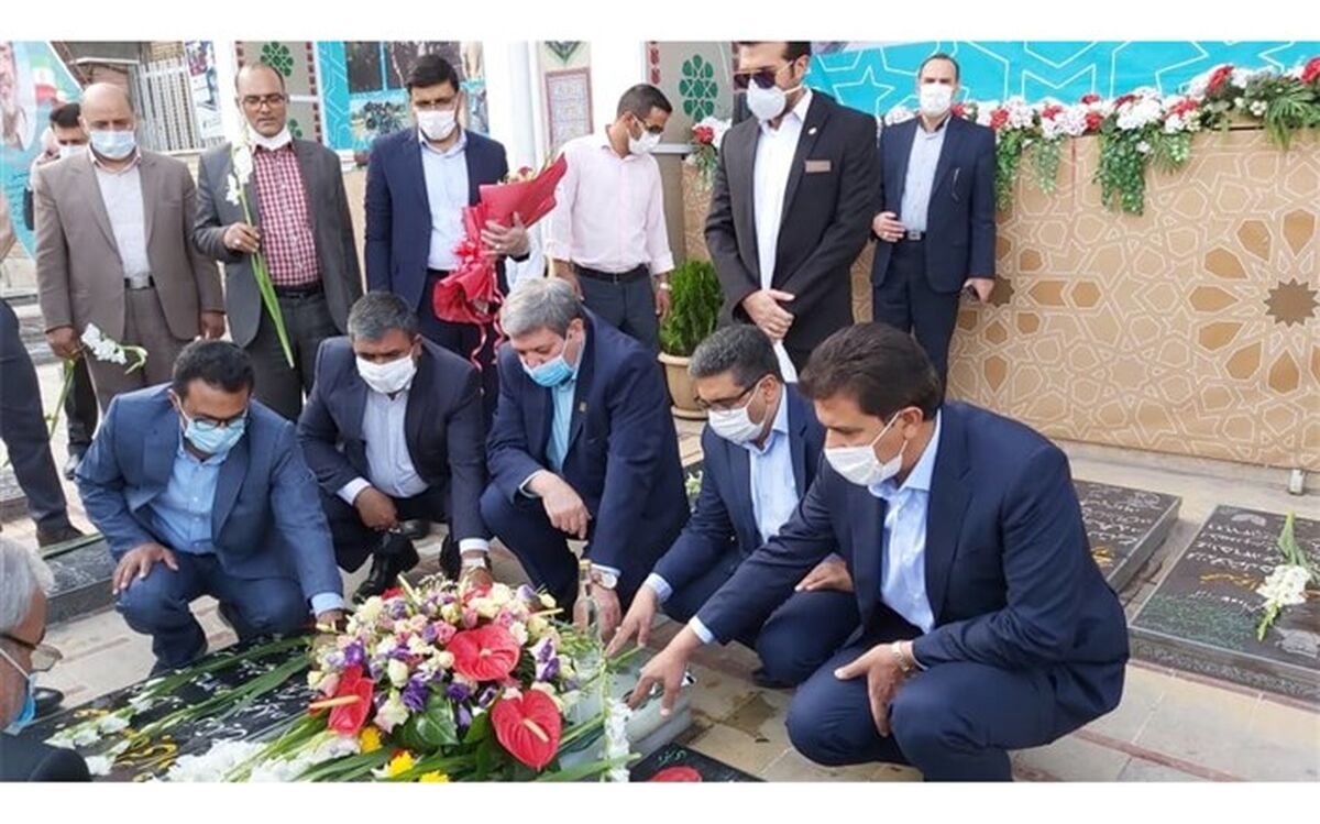 ادای احترام رئیس سازمان آموزش و پرورش استثنایی کشور ‌‌به مقام شهید سپهبد حاج قاسم سلیمانی