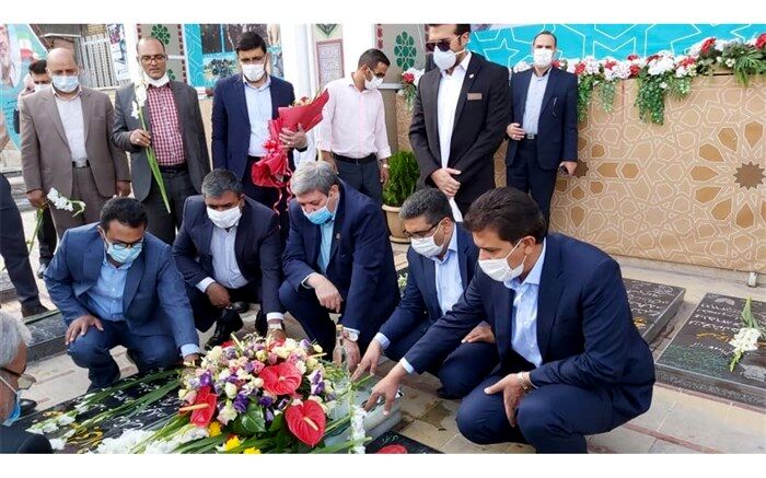ادای احترام رئیس سازمان آموزش و پرورش استثنایی کشور ‌‌به مقام شهید سپهبد حاج قاسم سلیمانی
