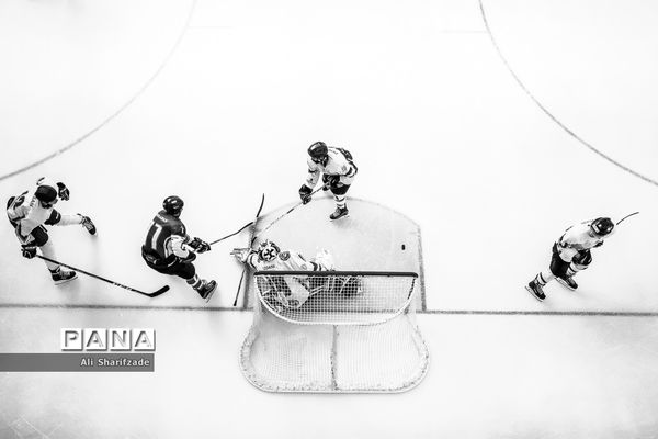 مسابقات هاکی روی یخ