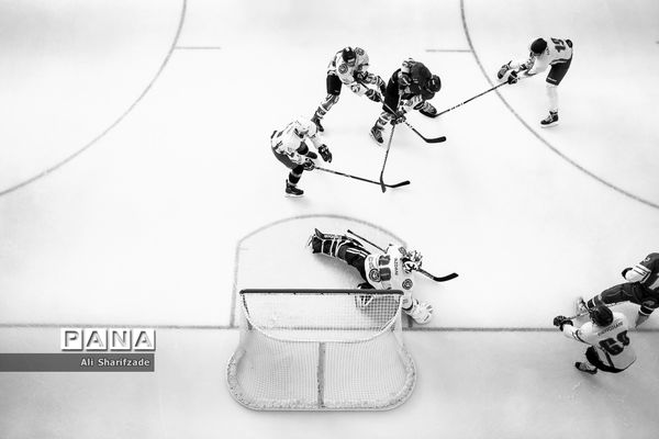 مسابقات هاکی روی یخ